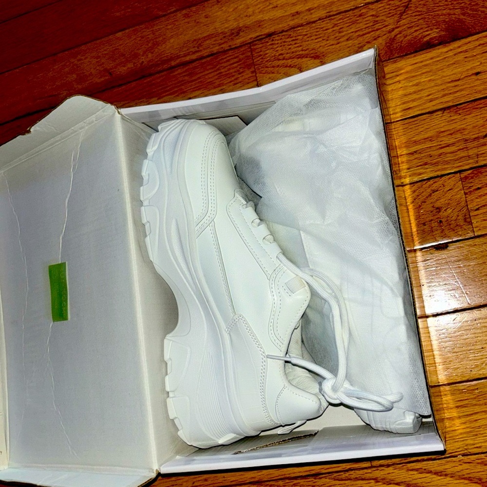 new never before worn size 10
